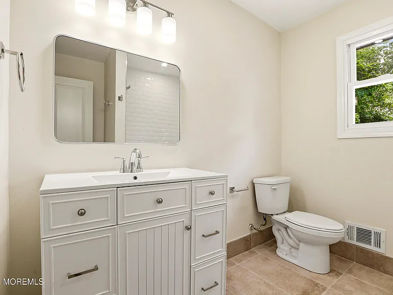 812 Oak St — Photo 17