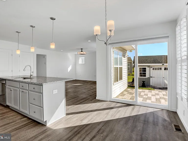 28 Long Bend Dr — Photo 12