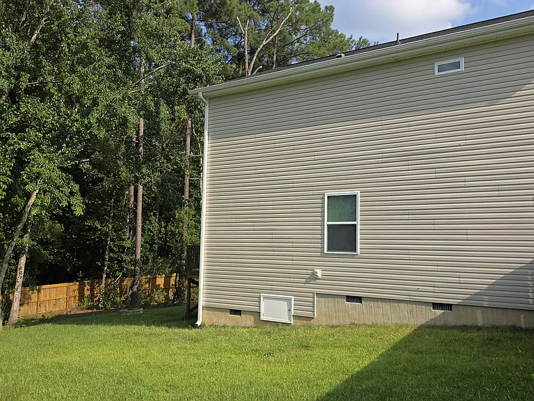 553 Old Salem Dr — Photo 2
