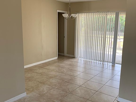 5th image of 248 NW Airoso Blvd