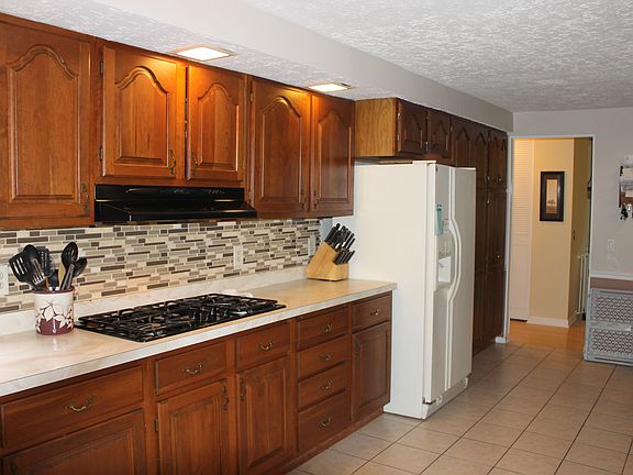 4th image of 275 Blackwell Ln