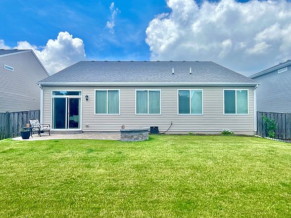 4th image of 1074 Chestnut Dr
