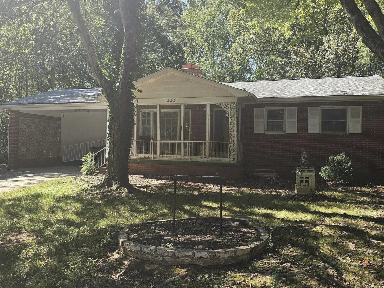 7 bed, 3.5 bath, 2234 sqft, $2,400 — Photo 1
