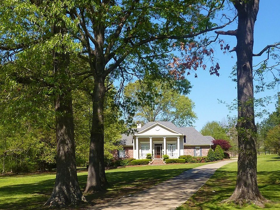 Beautiful brick home in Prestigious Greystone