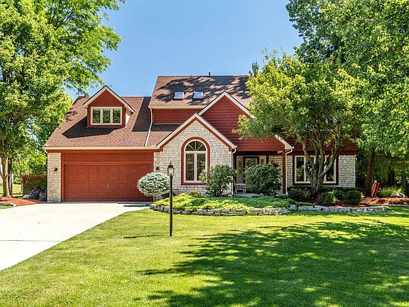 2nd image of 8650 Ashford Ln