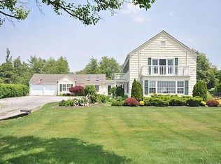 19 Overlea Ct, Bay Shore, NY 11706