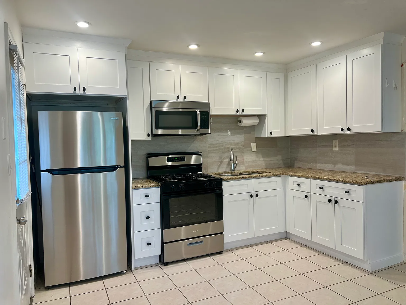 3 bed, 1200 sqft, $2,295 — Photo 3