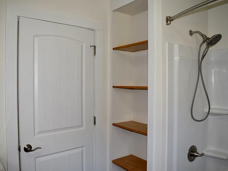 Main bathroom built-in shelves