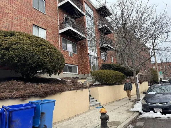 39 Englewood Ave APT 11, Brighton, MA 02135