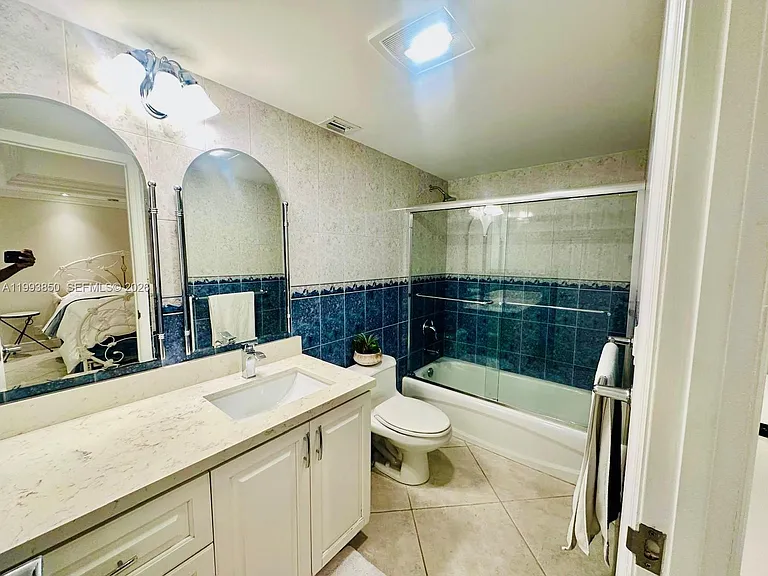 2555 Collins Ave #704 — Photo 10