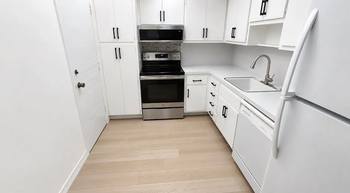 1 bed, 870 sqft, $2,800 — Photo 3