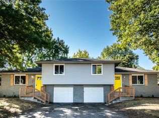 1405-1407 E Ridgeway Dr, Olathe, KS 66061