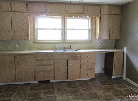 3rd image of 8678 Saginaw St