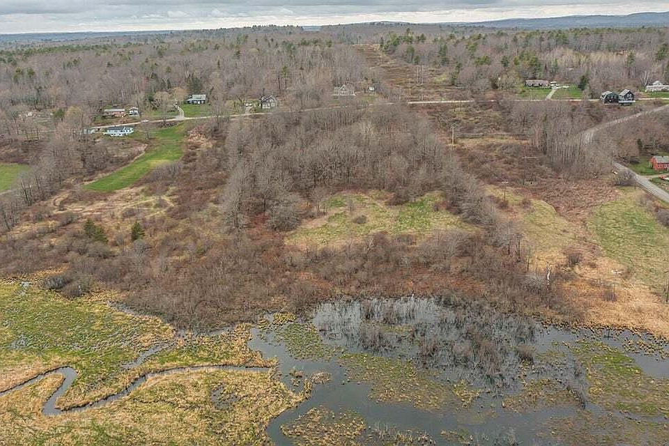 2nd image of 14 W Meadow Road