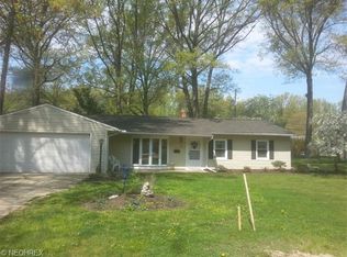 210 Vinewood Dr, Avon Lake, OH 44012