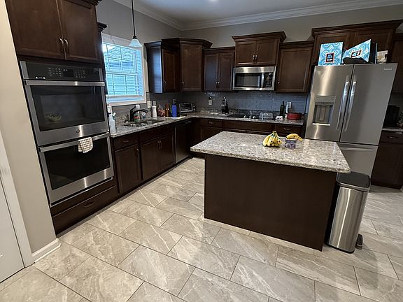 3rd image of 206 Elwell Rd