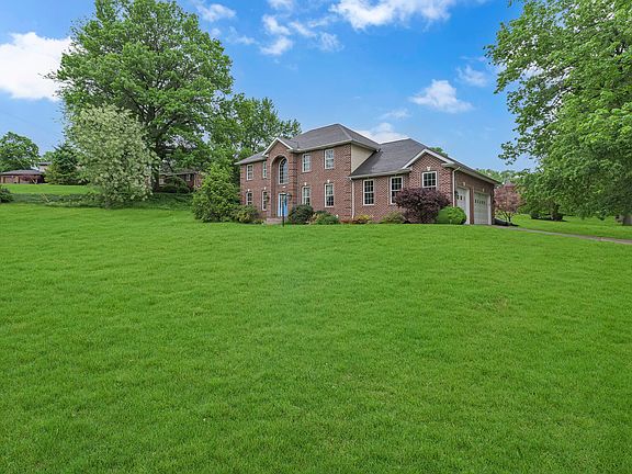 2nd image of 33 Saint Andrews Dr