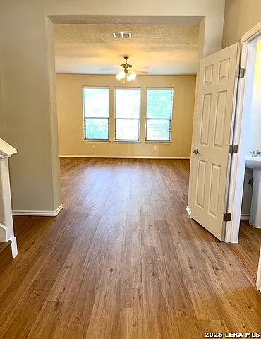 3 bed, 2.5 bath, 1669 sqft, $1,800 — Photo 2