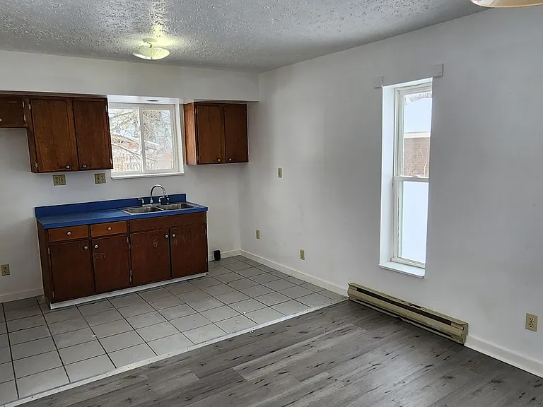 34 Armstrong St — Photo 4