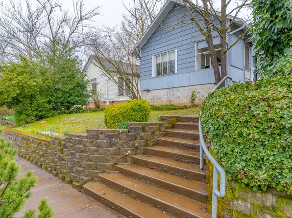 724 N Main St, Brownsville, OR 97327