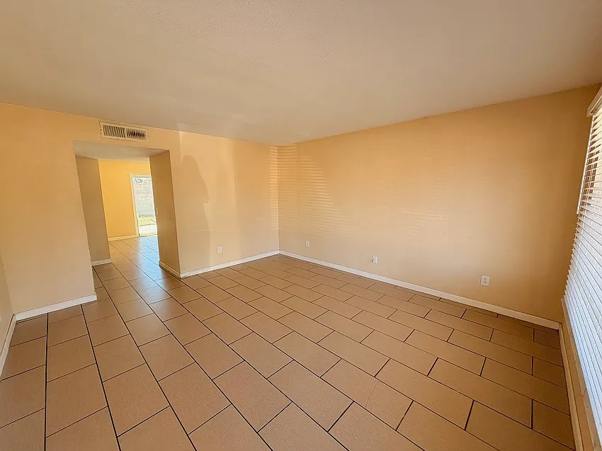 4 bed, 1240 sqft, $1,350 — Photo 3