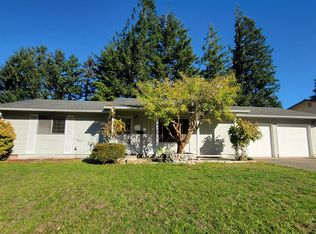 3870 Vista Dr, North Bend, OR 97459