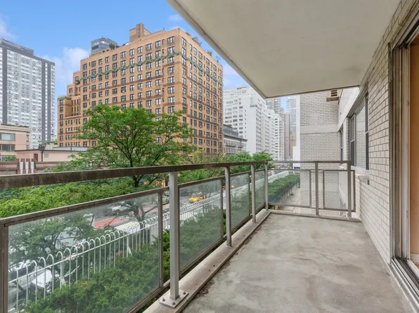 150 East 69th Street 3R image 5 of 6