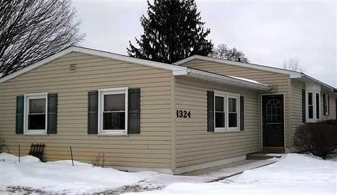 1324 Jewell Rd photo 1