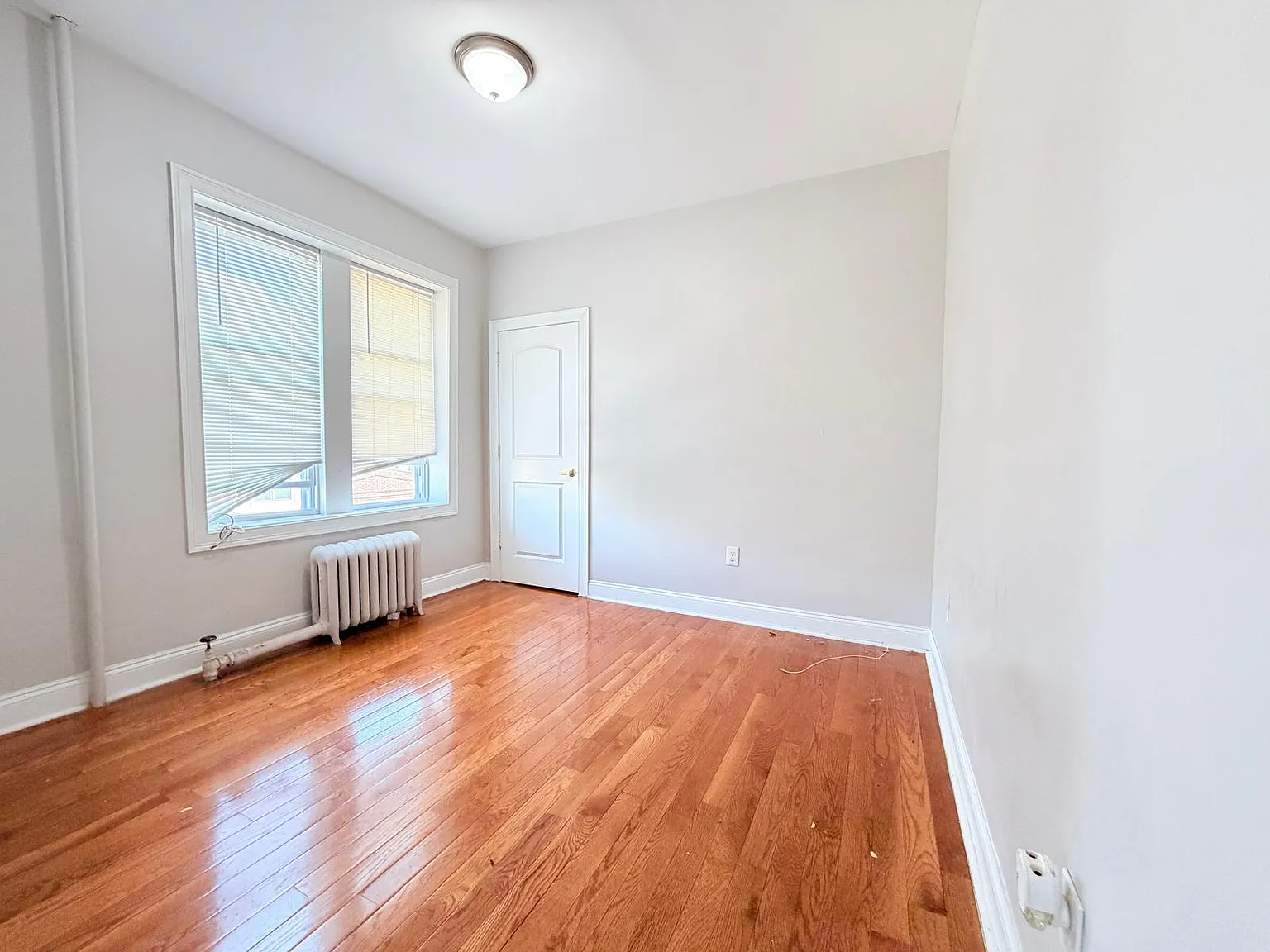 947 Pavonia Ave — Photo 4