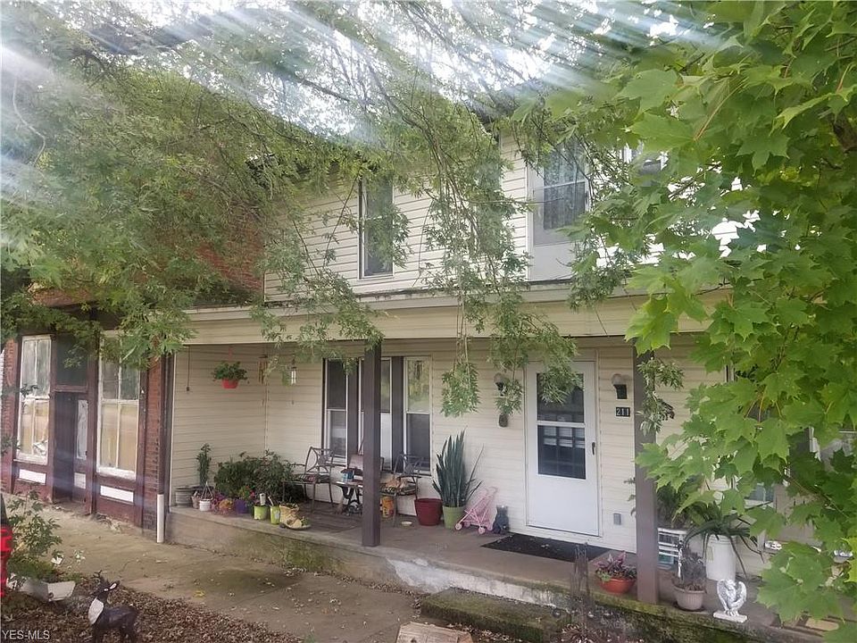 1st image of 211 E Main St