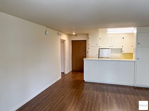 3rd image of 1889 Broadway St #102