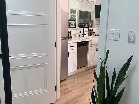 5th image of 7615 Hampton Ave #1/2