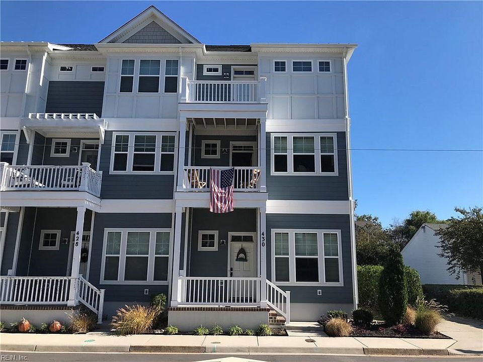 4 Bedroom 3 1/2 Bath with Garage End Unit
