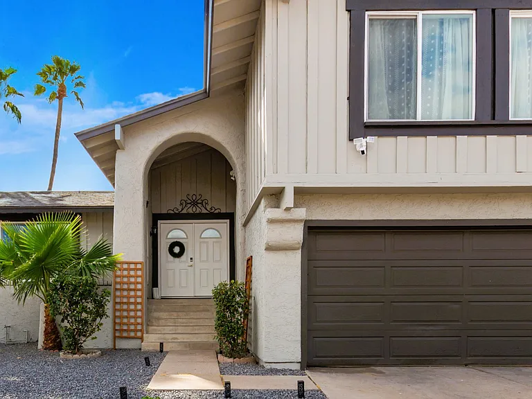 3025 E Hampton Cir — Photo 2