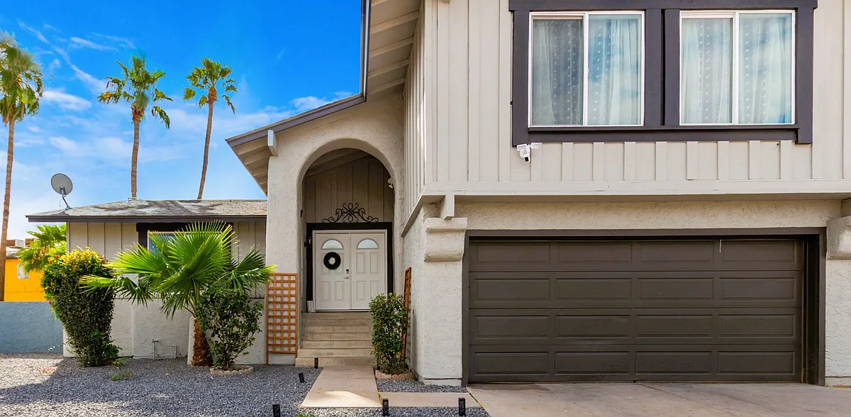 Building Photo - 3025 E Hampton Cir