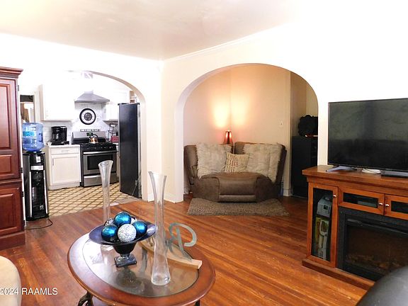 5th image of 516 S Saint Antoine St