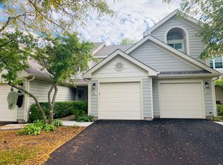 241 W Hamilton Dr, Palatine, IL 60067