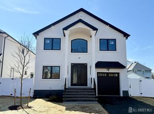 40 Foyer St, Edison, NJ 08817