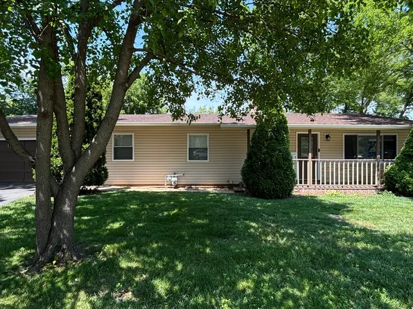 17 Crestview Ter, Buffalo Grove, IL 60089