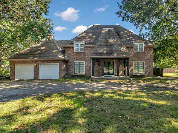 1000 S Stratford Rd, Olathe, KS 66062