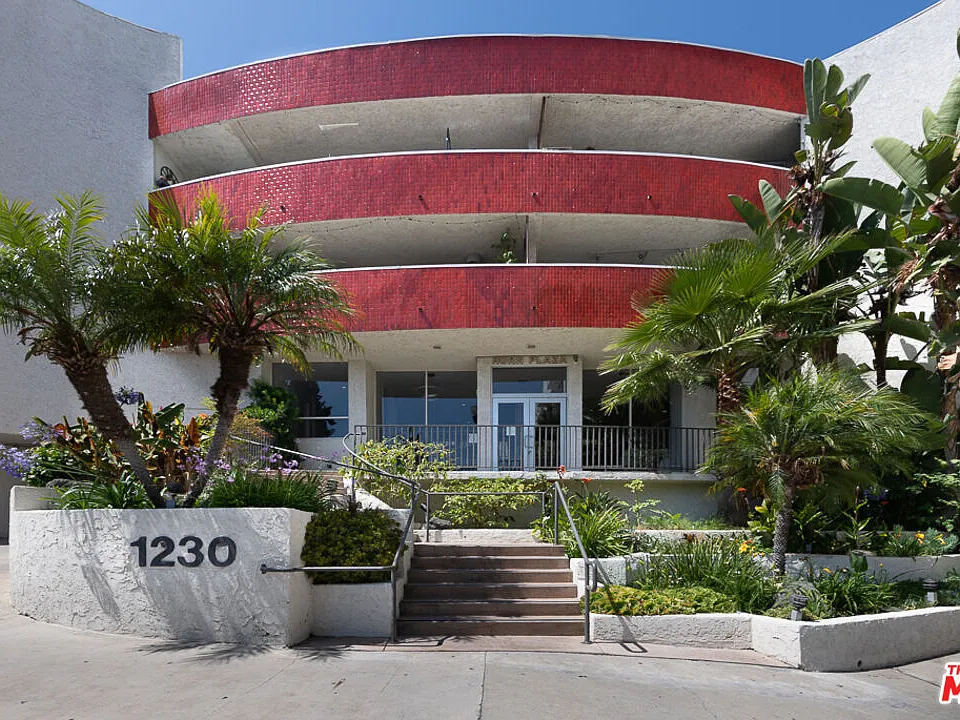 1230 Horn Ave #521
