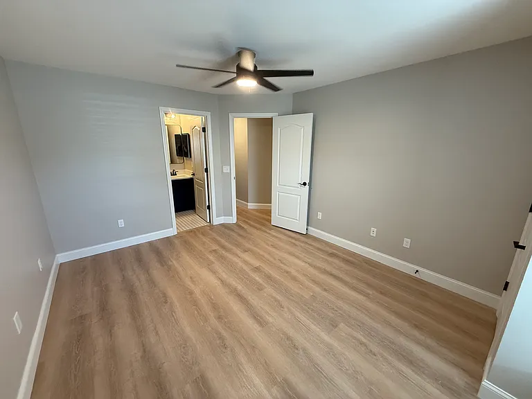 1512 E Henry St — Photo 7