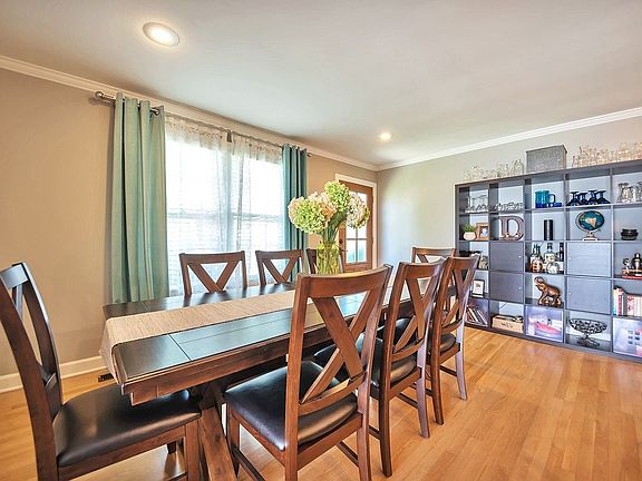Dining area/natural light