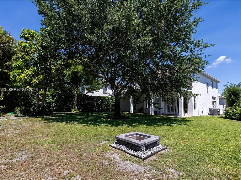 8904 Maple Hill Ct — Photo 38