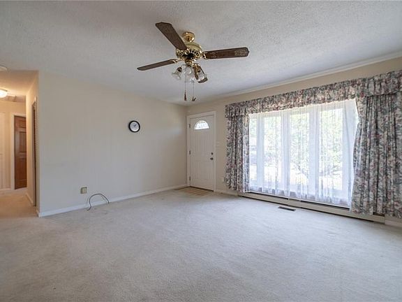 Large bay window lets in loads of light to this spacious living room