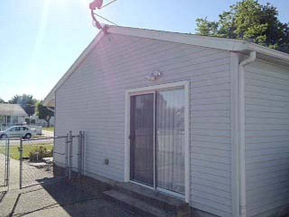 4th image of 660 Greenbriar St