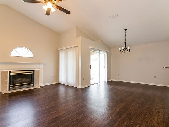 2nd image of 211 Kingshill Ct SE