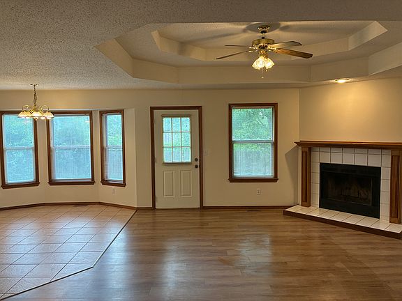 4th image of 406 N Becky Cir