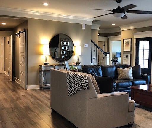 3rd image of 78 Valley View Dr W