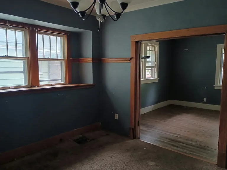 2420 N Peoria Ave — Photo 3